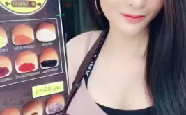 东南亚小姐姐吃面包,小姐姐的面包美食之旅