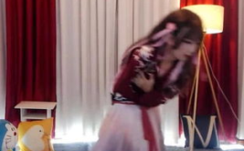 穿汉服跳远的小姐姐图片,汉服小姐姐演绎古典之美，穿汉服跳远展现运动风采
