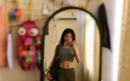 国外美女撸铁视频b站,展现惊人力量与魅力