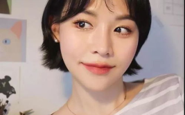 济南短发气质头条小姐姐,济南气质小姐姐引领潮流风尚